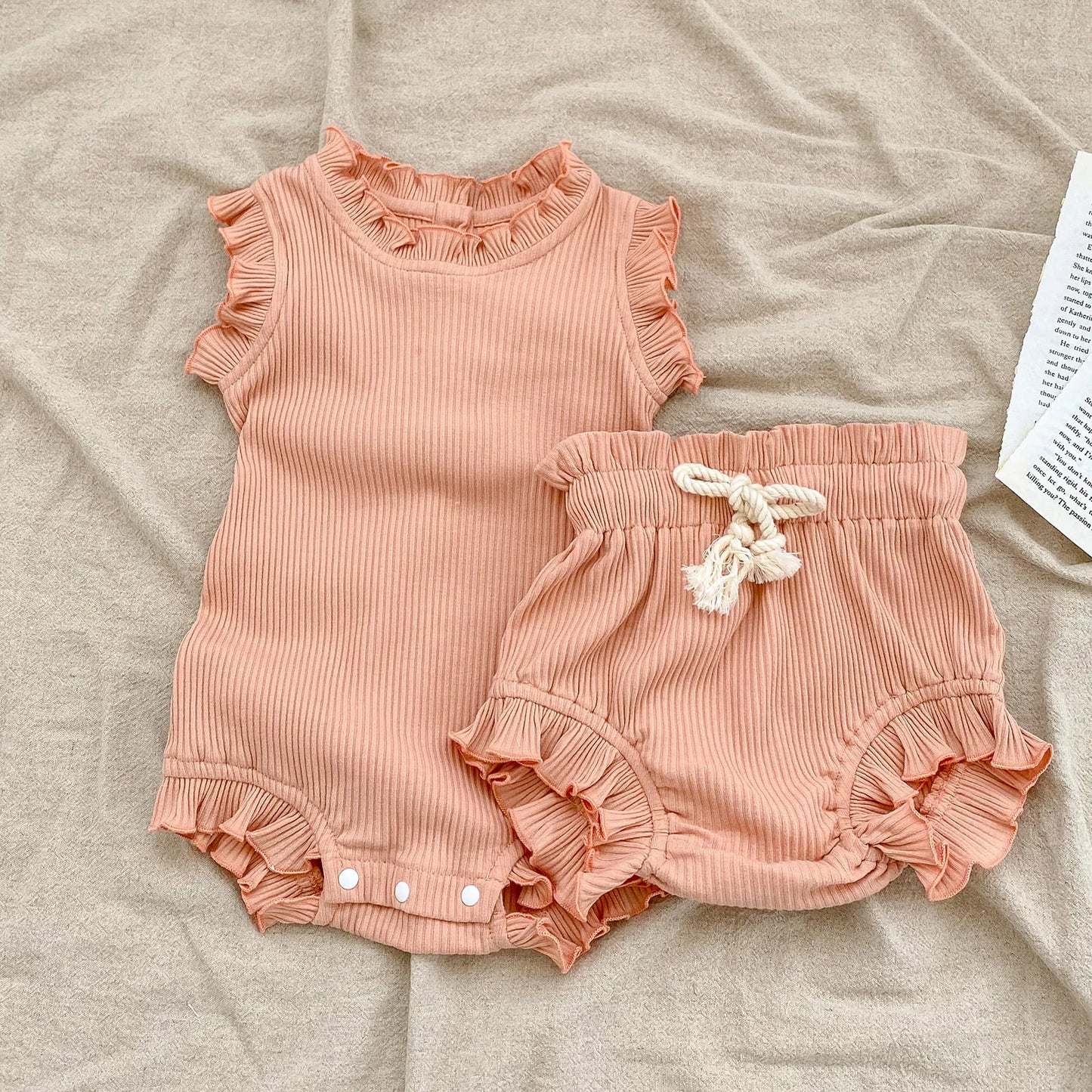 🌸 Conjunto de Verano para Bebé Niña con Body de Volantes y Short Bombacho – 2 Piezas 🌸