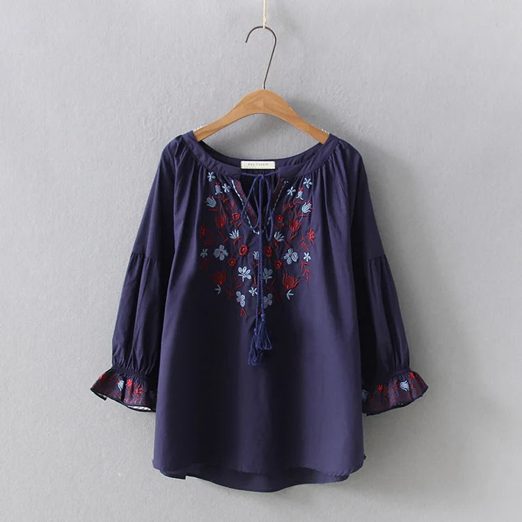 Blusa Casual para Mujer con Bordado Floral – Manga 3/4 y Corte Slim