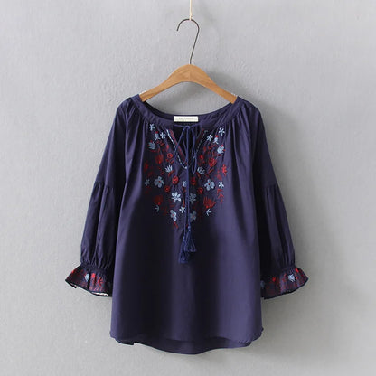 Blusa Casual para Mujer con Bordado Floral – Manga 3/4 y Corte Slim