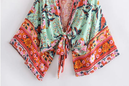 Top Kimono Corto Floral para Mujer – Estilo Bohemio de Playa con Escote en V
