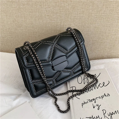 Bolso Pequeño Vintage con Tachuelas y Cadena para Mujer – Bandolera Fashion con Solapa