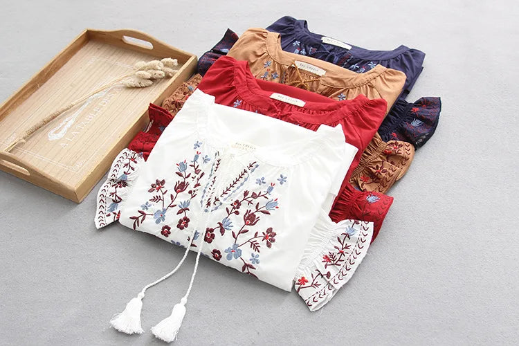 Blusa Casual para Mujer con Bordado Floral – Manga 3/4 y Corte Slim
