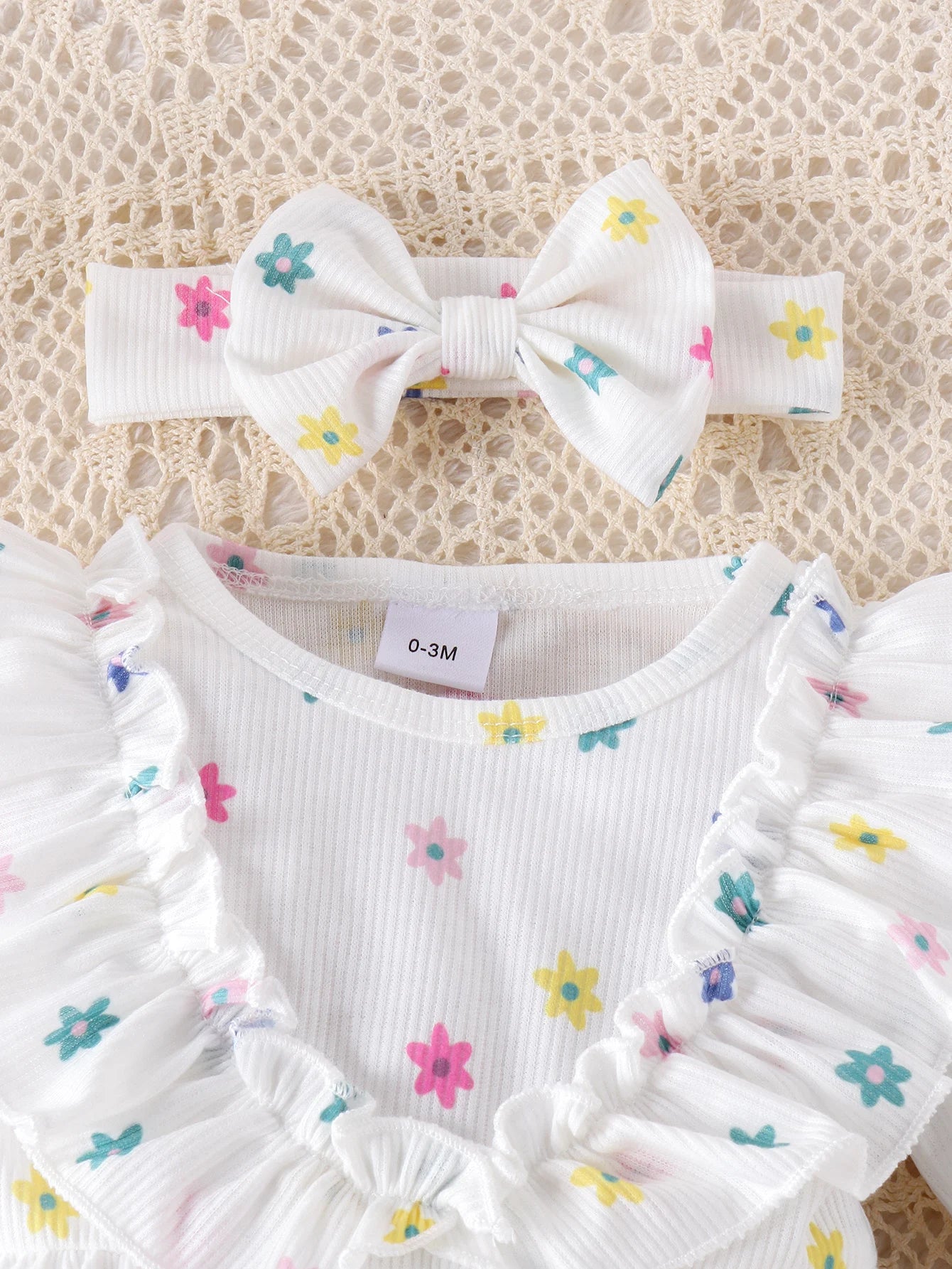 Volantes tipo vestido que le dan un toque elegante y tierno (3 pcs).