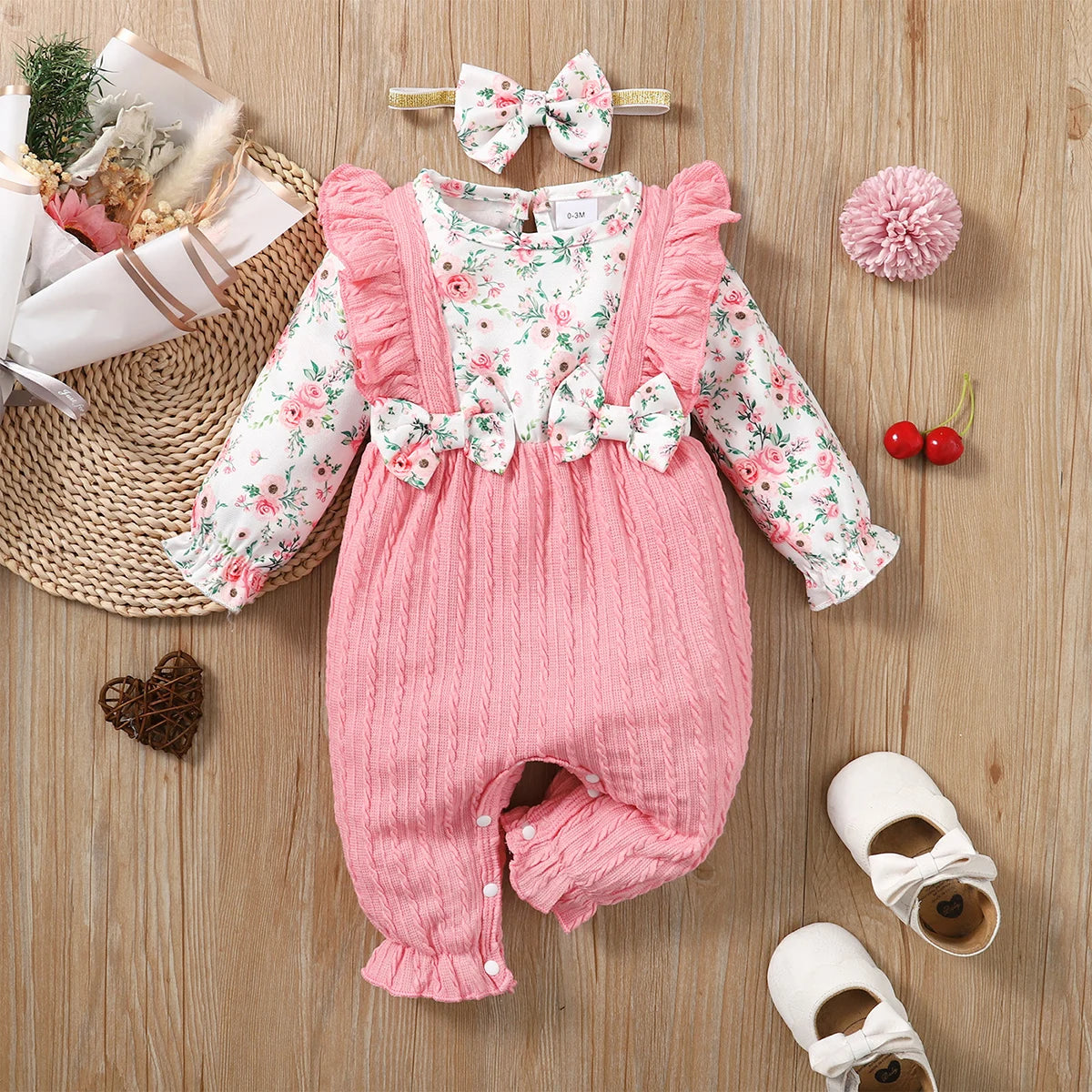 🌸 "Jardín de Ternura": Conjunto de Mameluco Floral con Lazo y Diadema a Juego