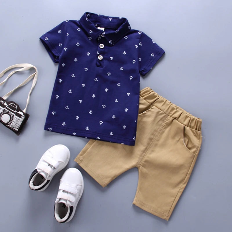 🌟 "Pequeño Galán de Verano": Conjunto de Camisa con Cuello y Pantalones Cortos