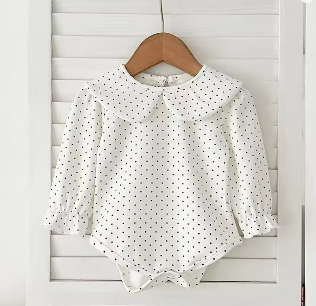 🌸 Enterito de Bebé Niña con Cuello Bordado – Algodón Suave para Todo el Año 🌸